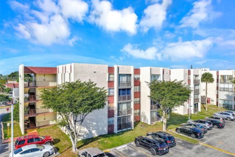 Купить кондоминиум в Майами, Флорида 2 спальни, 100.89м2, № 1997406 - фото 2