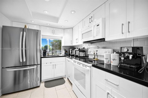 Купить кондоминиум в Майами, Флорида 2 спальни, 100.89м2, № 1997406 - фото 14