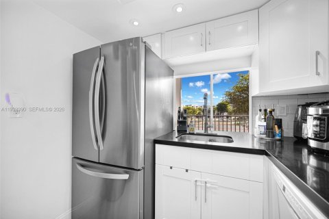 Купить кондоминиум в Майами, Флорида 2 спальни, 100.89м2, № 1997406 - фото 16