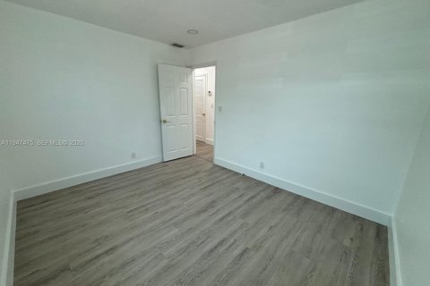 House in Tamarac, Florida 2 bedrooms, 104.24 sq.m. № 2003347 - photo 2