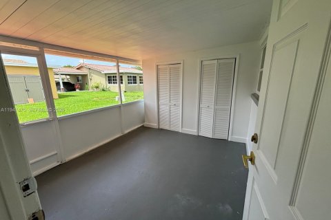 House in Tamarac, Florida 2 bedrooms, 104.24 sq.m. № 2003347 - photo 16