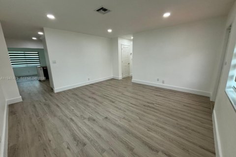 Villa ou maison à louer à Tamarac, Floride: 2 chambres, 104.24 m2 № 2003347 - photo 24