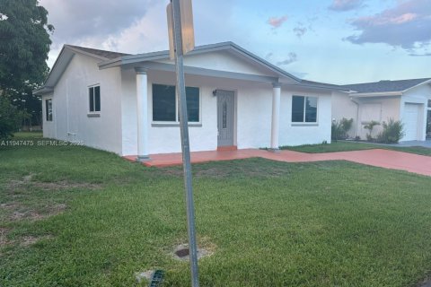 Villa ou maison à Tamarac, Floride 2 chambres, 104.24 m2 № 2003347