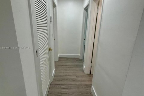 House in Tamarac, Florida 2 bedrooms, 104.24 sq.m. № 2003347 - photo 5