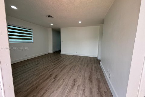 Villa ou maison à louer à Tamarac, Floride: 2 chambres, 104.24 m2 № 2003347 - photo 25