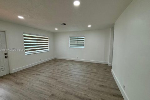 Villa ou maison à louer à Tamarac, Floride: 2 chambres, 104.24 m2 № 2003347 - photo 22