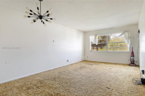 Condo in Lauderdale Lakes, Florida, 1 bedroom  № 1991452 - photo 2