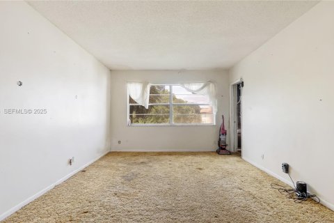 Condo in Lauderdale Lakes, Florida, 1 bedroom  № 1991452 - photo 3
