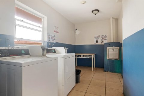 Condo in Lauderdale Lakes, Florida, 1 bedroom  № 1991452 - photo 16