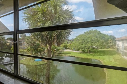Condo in Lauderdale Lakes, Florida, 1 bedroom  № 1991452 - photo 5