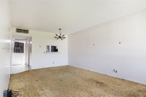 Condo in Lauderdale Lakes, Florida, 1 bedroom  № 1991452 - photo 4