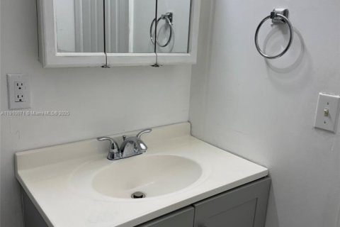 Appartement à louer à Hialeah, Floride: 2 chambres № 1966375 - photo 8