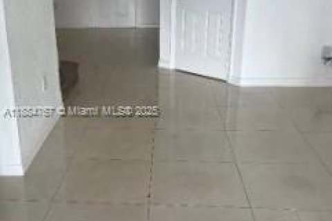 Townhouse in Miami, Florida 3 bedrooms, 157.38 sq.m. № 1930279 - photo 1