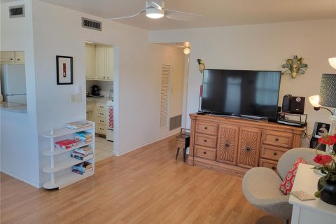 Condo in Saint Petersburg, Florida, 1 bedroom  № 2233038 - photo 7
