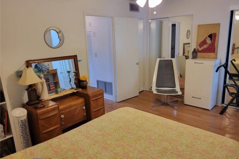 Condo in Saint Petersburg, Florida, 1 bedroom  № 2233038 - photo 13