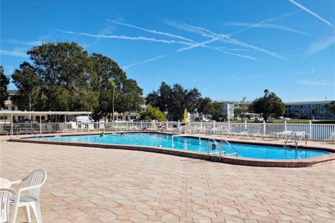 Condo in Saint Petersburg, Florida, 1 bedroom  № 2233038 - photo 19