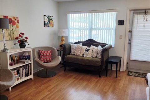 Condo in Saint Petersburg, Florida, 1 bedroom  № 2233038 - photo 6