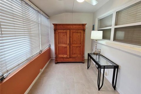 Condo in Saint Petersburg, Florida, 1 bedroom  № 2233038 - photo 16