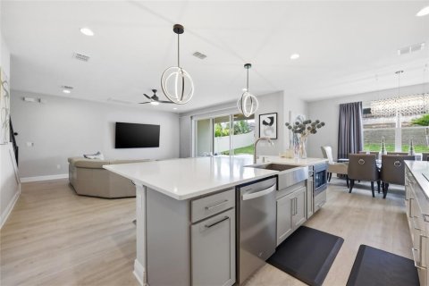 House in Winter Garden, Florida 7 bedrooms, 438.5 sq.m. № 2102118 - photo 15