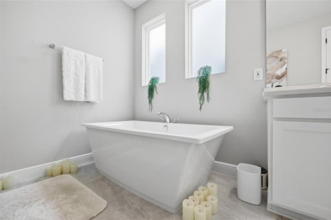 House in Winter Garden, Florida 7 bedrooms, 438.5 sq.m. № 2102118 - photo 5