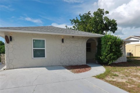 Villa ou maison à vendre à Port Richey, Floride: 3 chambres, 124.86 m2 № 2201494 - photo 2
