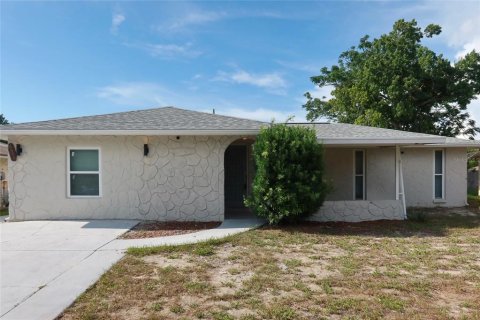 House in Port Richey, Florida 3 bedrooms, 124.86 sq.m. № 2201494