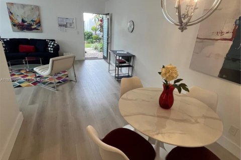 Снять в аренду кондоминиум в Форт-Лодердейл, Флорида 1 спальня, 69.49м2, № 1991037 - фото 12