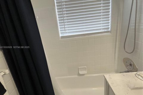 Снять в аренду кондоминиум в Форт-Лодердейл, Флорида 1 спальня, 69.49м2, № 1991037 - фото 14