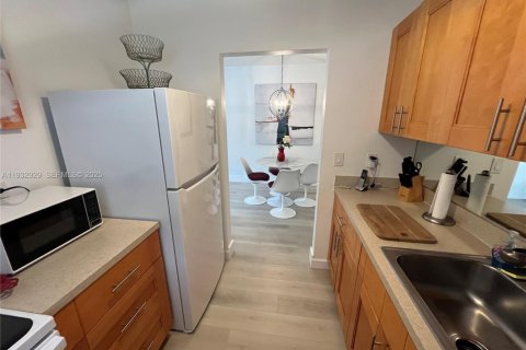 Снять в аренду кондоминиум в Форт-Лодердейл, Флорида 1 спальня, 69.49м2, № 1991037 - фото 7