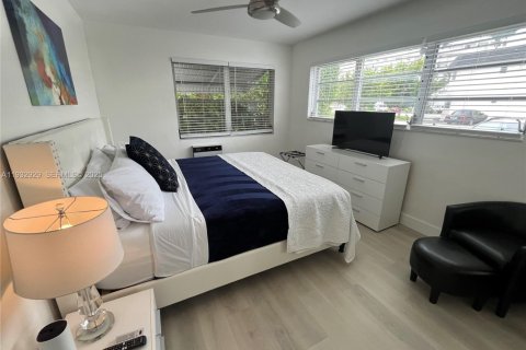 Снять в аренду кондоминиум в Форт-Лодердейл, Флорида 1 спальня, 69.49м2, № 1991037 - фото 2