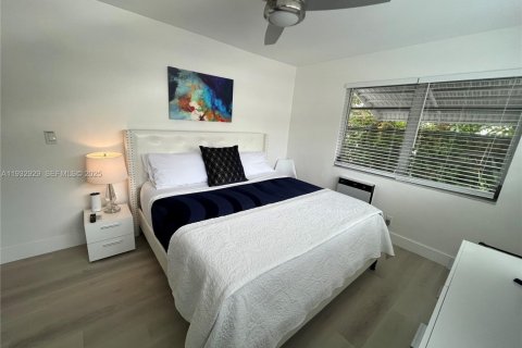 Снять в аренду кондоминиум в Форт-Лодердейл, Флорида 1 спальня, 69.49м2, № 1991037 - фото 1