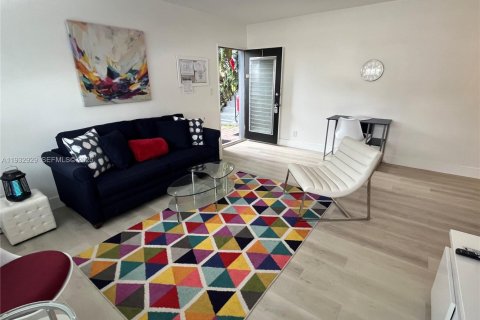 Снять в аренду кондоминиум в Форт-Лодердейл, Флорида 1 спальня, 69.49м2, № 1991037 - фото 3