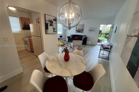 Снять в аренду кондоминиум в Форт-Лодердейл, Флорида 1 спальня, 69.49м2, № 1991037 - фото 11