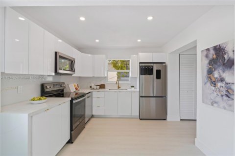 House in Delray Beach, Florida 3 bedrooms, 90.95 sq.m. № 1791010 - photo 8
