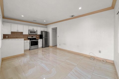 Casa en alquiler en Miami, Florida, 1 dormitorio, 46.45 m2 № 1995052 - foto 2