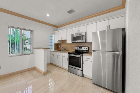 Casa en alquiler en Miami, Florida, 1 dormitorio, 46.45 m2 № 1995052 - foto 3