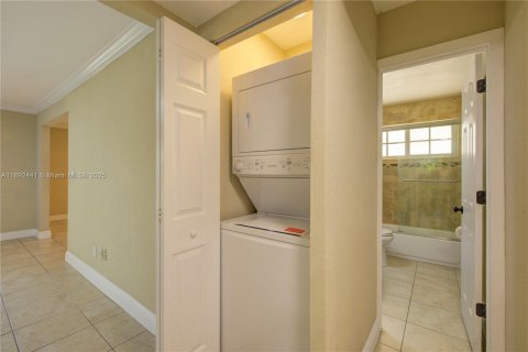 Adosado en venta en Coral Gables, Florida, 6 dormitorios, 305.09 m2 № 1945000 - foto 9