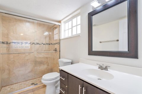 Adosado en venta en Coral Gables, Florida, 6 dormitorios, 305.09 m2 № 1945000 - foto 28
