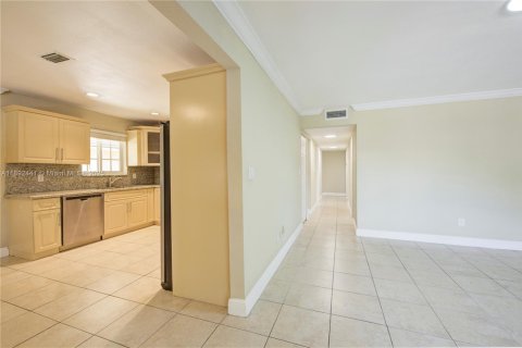 Adosado en venta en Coral Gables, Florida, 6 dormitorios, 305.09 m2 № 1945000 - foto 5
