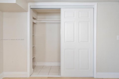 Adosado en venta en Coral Gables, Florida, 6 dormitorios, 305.09 m2 № 1945000 - foto 30