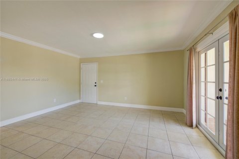 Adosado en venta en Coral Gables, Florida, 6 dormitorios, 305.09 m2 № 1945000 - foto 3