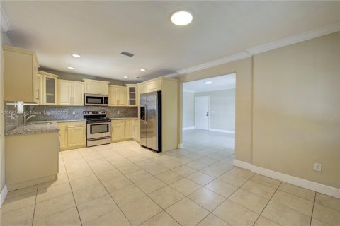 Adosado en venta en Coral Gables, Florida, 6 dormitorios, 305.09 m2 № 1945000 - foto 6