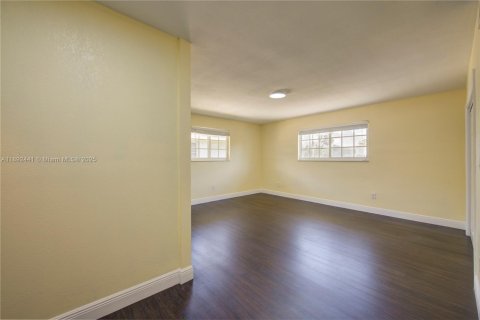 Adosado en venta en Coral Gables, Florida, 6 dormitorios, 305.09 m2 № 1945000 - foto 12