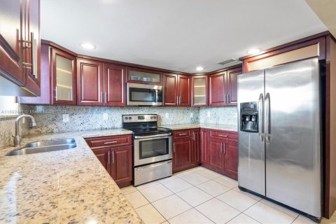 Adosado en venta en Coral Gables, Florida, 6 dormitorios, 305.09 m2 № 1945000 - foto 25