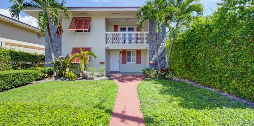 Adosado en Coral Gables, Florida 6 dormitorios, 305.09 m2 № 1945000