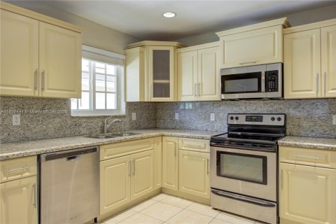Adosado en venta en Coral Gables, Florida, 6 dormitorios, 305.09 m2 № 1945000 - foto 8
