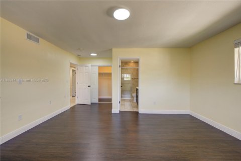 Adosado en venta en Coral Gables, Florida, 6 dormitorios, 305.09 m2 № 1945000 - foto 11