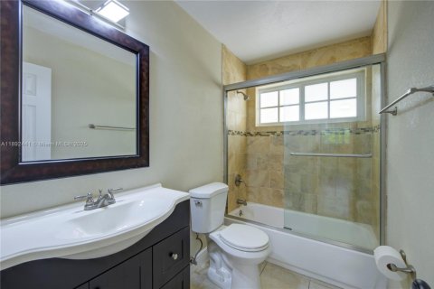 Adosado en venta en Coral Gables, Florida, 6 dormitorios, 305.09 m2 № 1945000 - foto 18