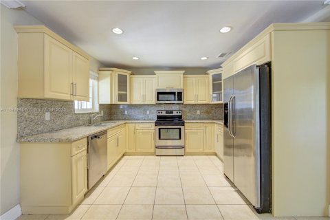 Adosado en venta en Coral Gables, Florida, 6 dormitorios, 305.09 m2 № 1945000 - foto 7