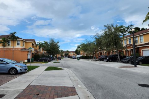 Touwnhouse à louer à Homestead, Floride: 3 chambres, 146.04 m2 № 1945545 - photo 2